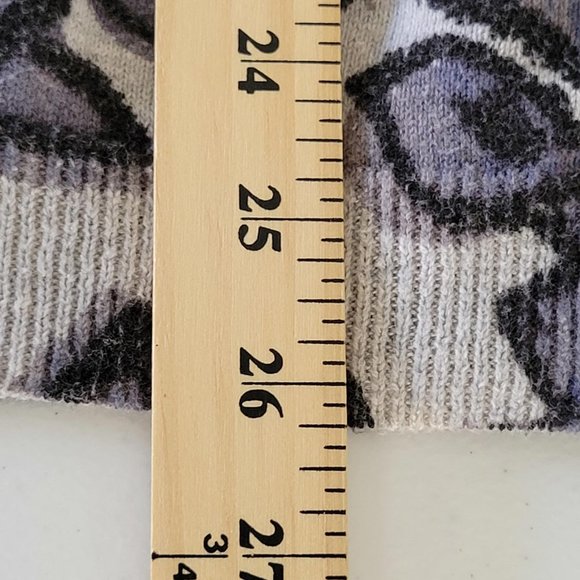 Avenue Gray Black Roses V Neck Long Sleeve Sweater Women Size 22/24 - Picture 5 of 9